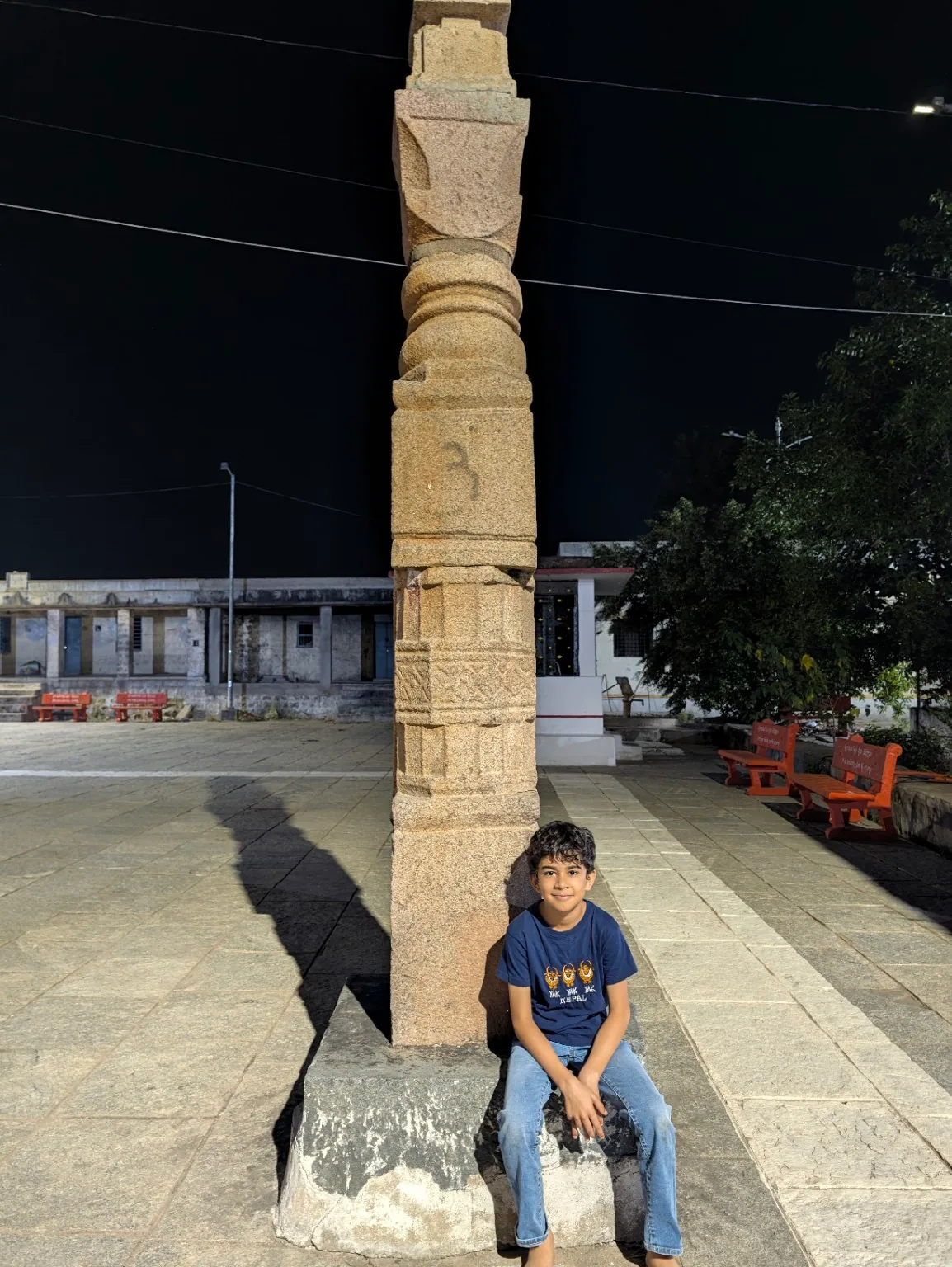 The freestanding carved pillar at Nandikandi